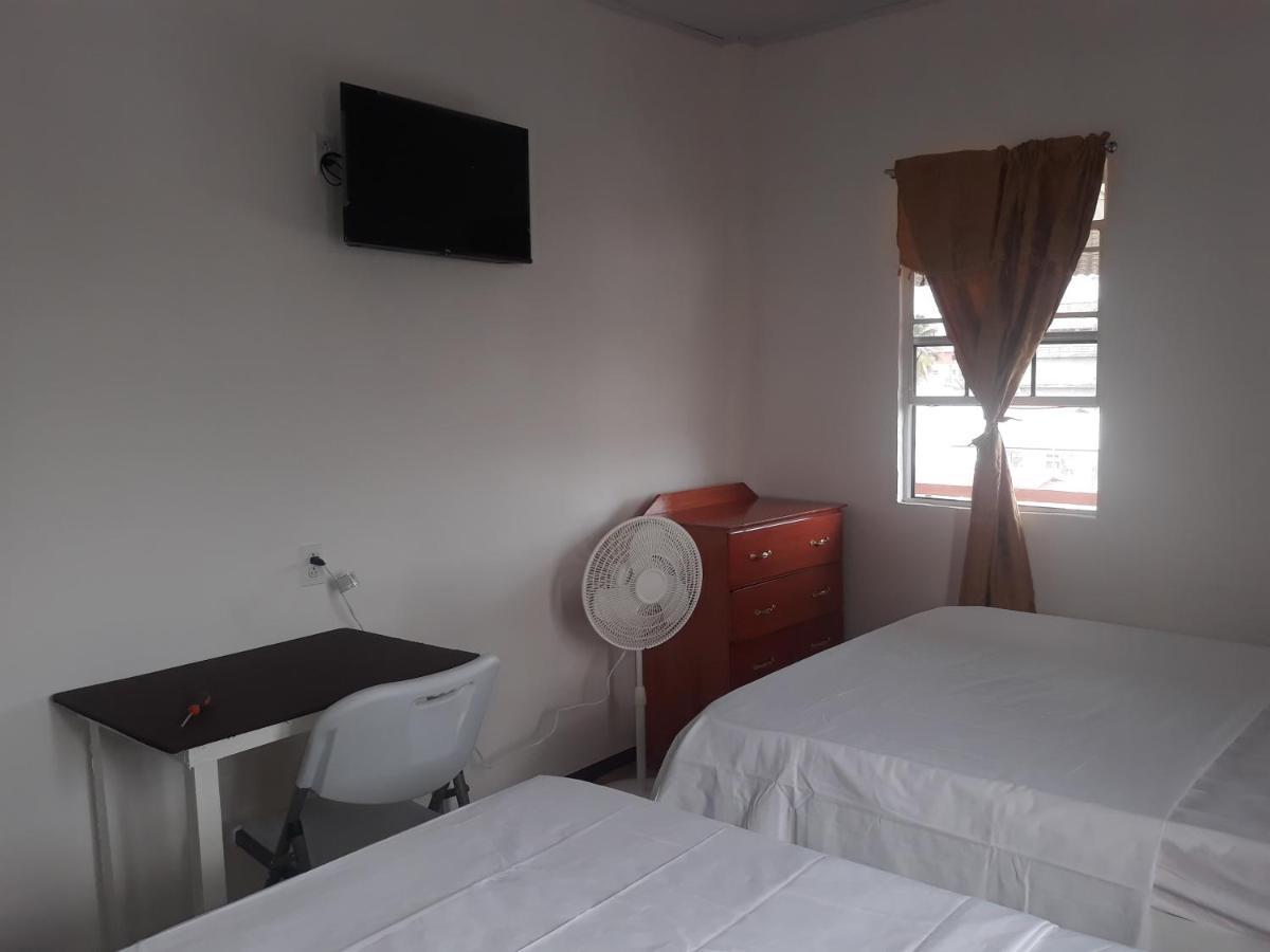 Julian Guest House Джорджтаун Екстериор снимка