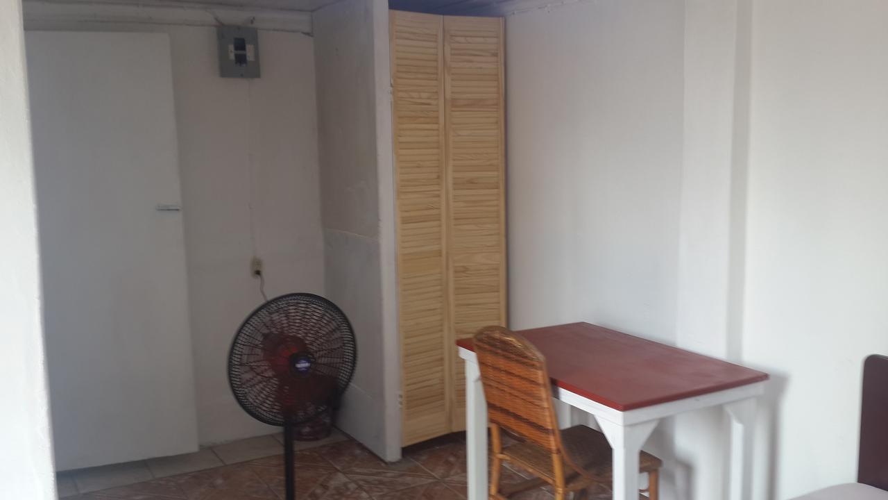 Julian Guest House Джорджтаун Екстериор снимка